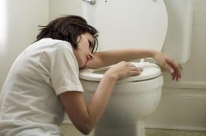 Salmonella - groźna pałeczka latem atakuje częściej – część 1