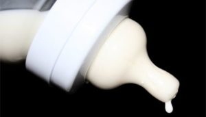 Karmienie dziecka mlekiem modyfikowanym - kilka przydatnych uwag