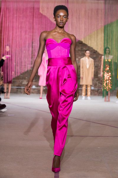 Kratka, cętki, neon i srebro – czyli trendy na jesień 2018