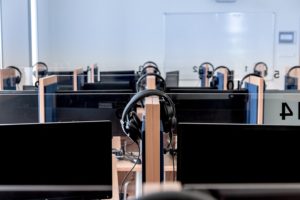 przy wyborze uczelni prywatnej zwróć uwagę na wyposażenie pracowni