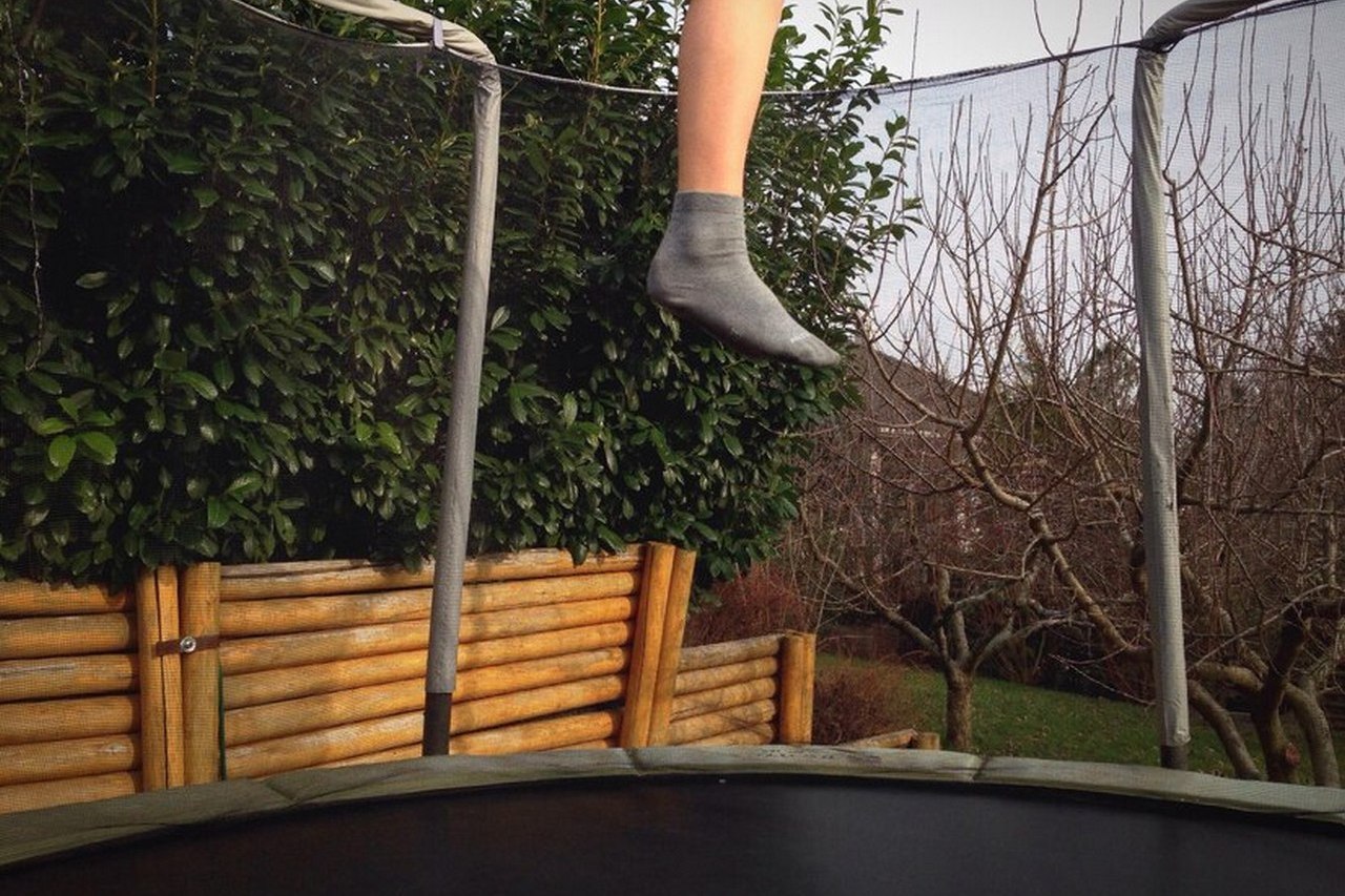 ogrodowa trampolina